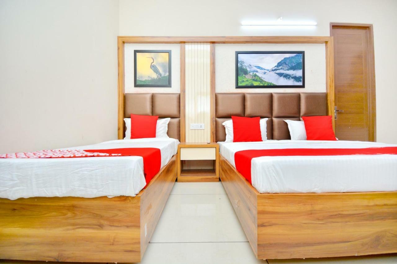 Oyo 40699 Grand Sokhi Otel Tarn Taran Dış mekan fotoğraf