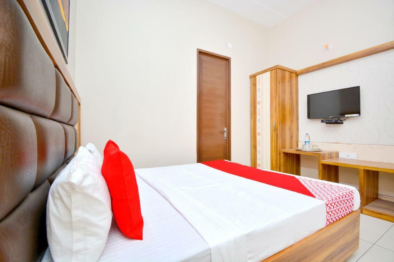 Oyo 40699 Grand Sokhi Otel Tarn Taran Dış mekan fotoğraf
