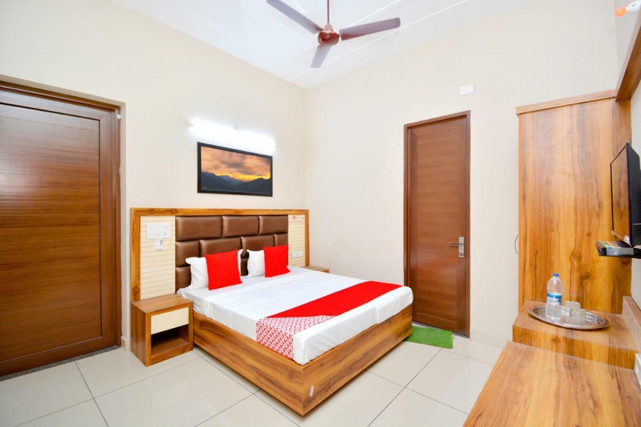 Oyo 40699 Grand Sokhi Otel Tarn Taran Dış mekan fotoğraf
