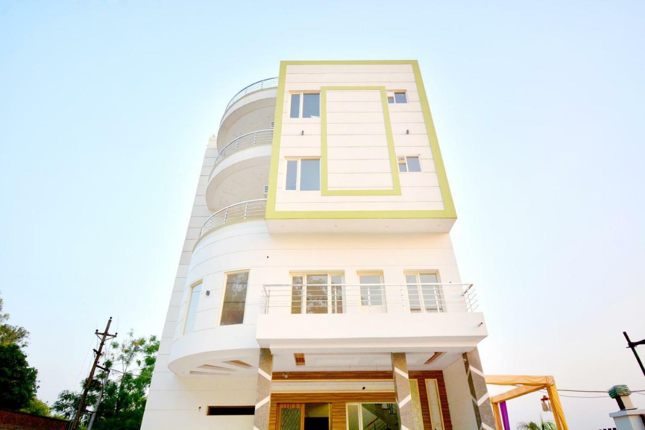 Oyo 40699 Grand Sokhi Otel Tarn Taran Dış mekan fotoğraf