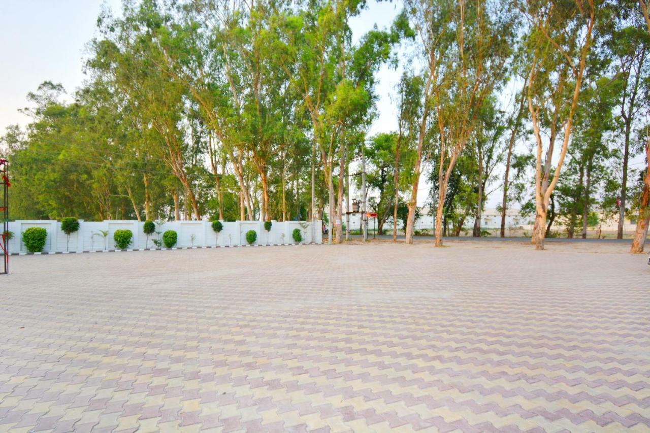 Oyo 40699 Grand Sokhi Otel Tarn Taran Dış mekan fotoğraf