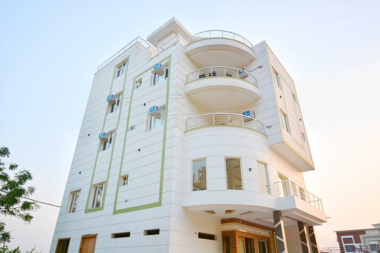 Oyo 40699 Grand Sokhi Otel Tarn Taran Dış mekan fotoğraf